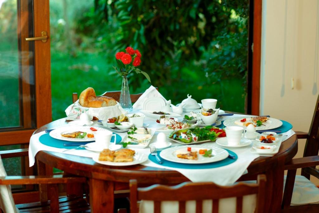 Gunebakan Taliani Hotel Айвалык Экстерьер фото