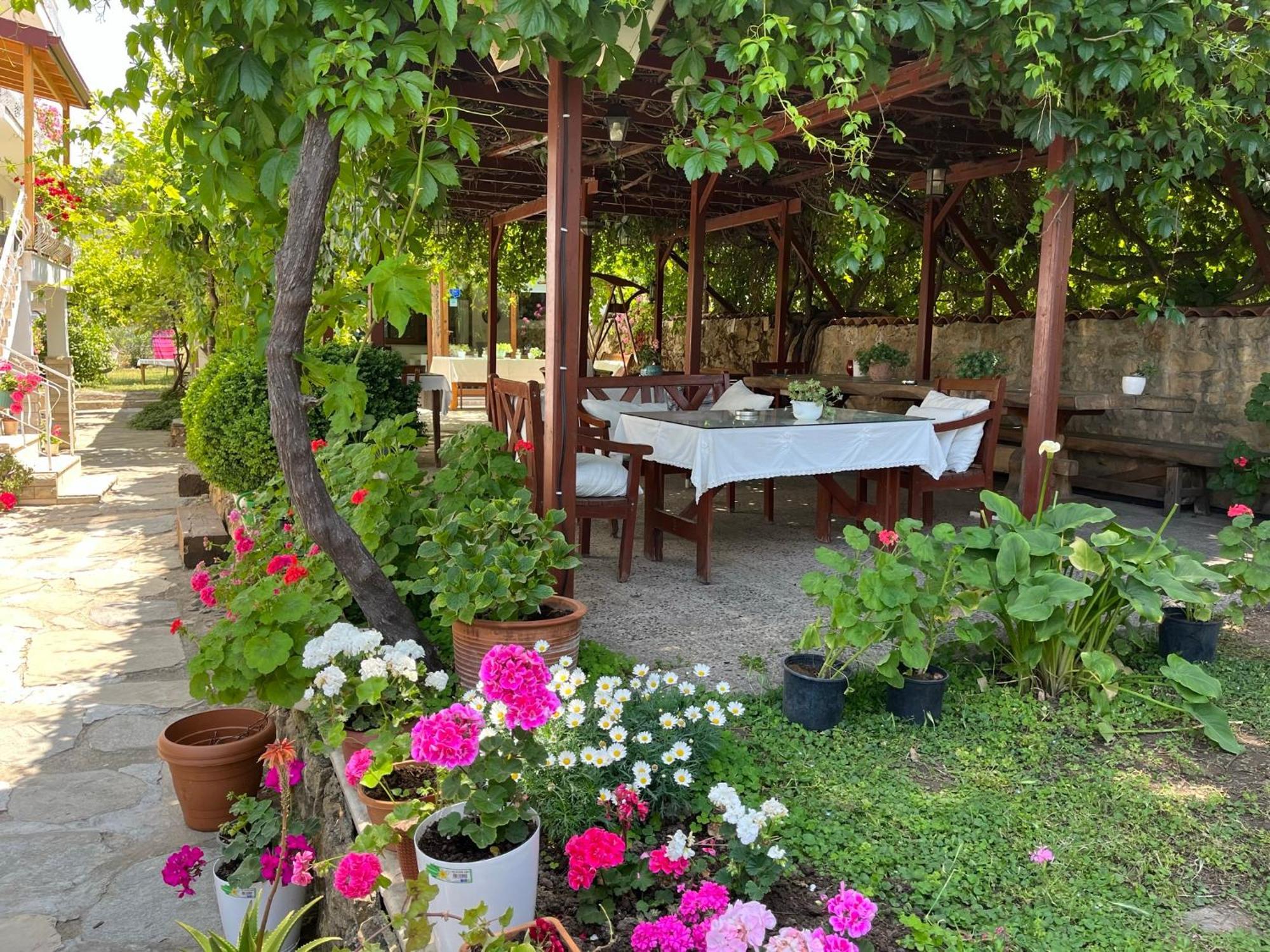 Gunebakan Taliani Hotel Айвалык Экстерьер фото