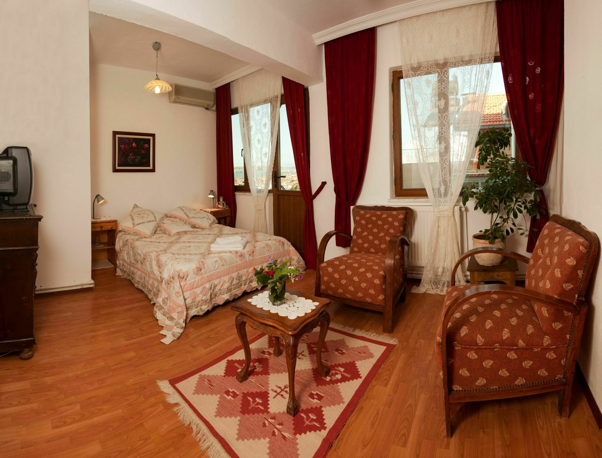 Gunebakan Taliani Hotel Айвалык Экстерьер фото